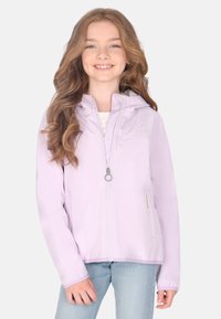 Giacca a zip di colore lilla con cappuccio, dotata di tasca con zip e logo ricamato. Tessuto liscio con maniche lunghe e design aderente.