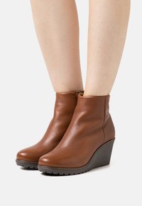Anna Field Botines bajos - brown
