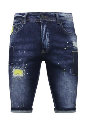 Donkerblauwe denim shorts met opgerolde pijpen, vervaagde plekken, gele verfspatten en patchdetails op de dijen.