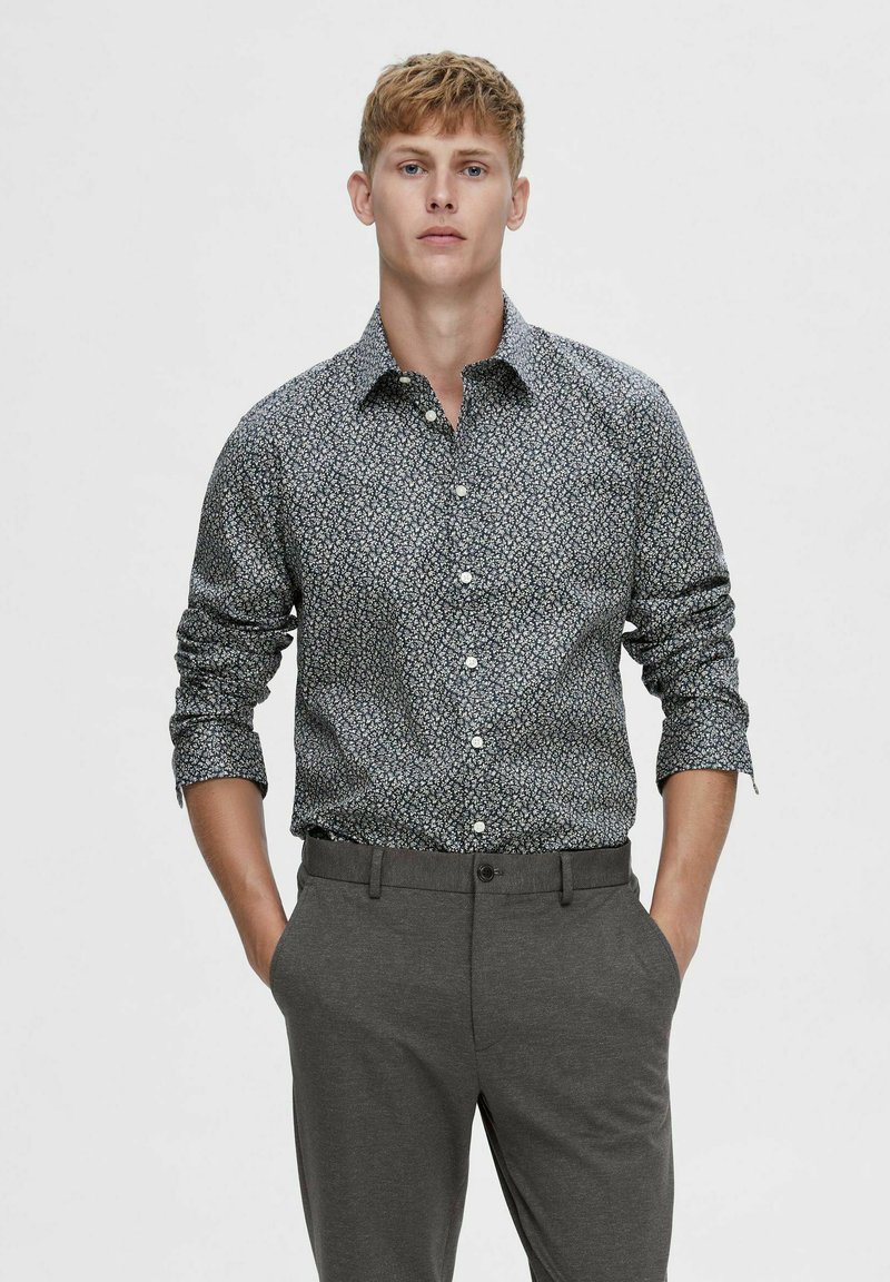 GZManzi pullover sky captain main image 1
