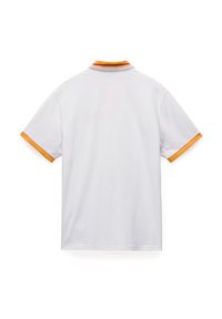 Vit polo-shirt med orange detaljer på kragen och ärmsluten. Tillverkad av ett mjukt tyg med en klassisk passform och korta ärmar.
