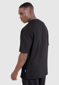 Smilodox OSKAR - Jednoduché tričko - schwarz
