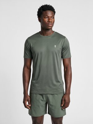 Hummel, HUMMEL HMLPULSE TRAINING T-SHIRT S/S - T-shirt de sport - olive