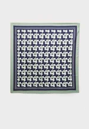 Écharpe en soie avec un motif géométrique de carrés en bleu marine, vert clair et blanc. Fini avec une bordure vert clair et une bordure foncée.
