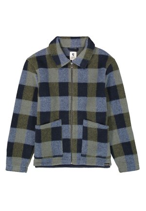 Chaqueta de cremallera a rayas en azul, verde y negro, con cuello y dos bolsillos frontales de parche, hecha de una tela con textura suave.