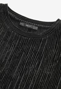 Next PLISSE - REGULAR FIT - Pluus - black