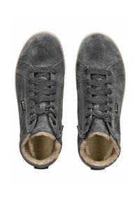 Bottes de cheville en suède gris avec des lacets texturés, doublure en fourrure douce et zips latéraux. Semelles en caoutchouc offrant traction et durabilité.