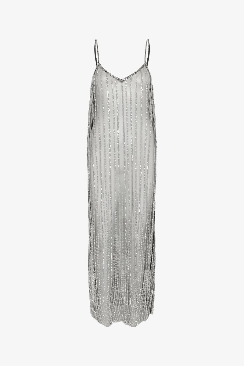 Abito in paillettes argento con silhouette dritta, sottili spalline a tracolla e sovrapposizione trasparente. Il motivo verticale delle paillettes crea un effetto scintillante.
