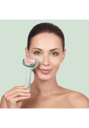 GESKE, MICRONEEDLE FACE BODY ROLLER | 9 IN 1 - Skincare tool - green
