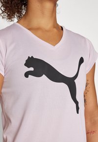 Puma TRAIN FAVORITE HEATHER CAT TEE - Sportfelső - grape mist