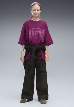 Puma, MIDNIGHT SHADOW OVERSIZED GRAPHIC T-SHIRT - Longsleeve - fuchsia glow