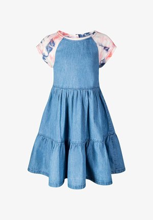Denimové šaty s krátkými raglánovými rukávy a šaty s tiskem tie-dye. Obsahují nabíranou, patrovou sukni a kulatý výstřih. Barva: modré a růžové akcenty.
