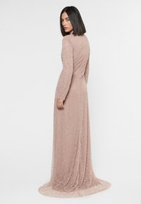 Maryisa EMBELLISHED SEQUINS  - Společenské šaty - taupe blush