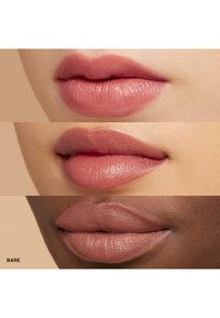 Drei Lippenpaare in unterschiedlichen Nude-Tönen: obere Reihe mit sanftem Rosé, mittlere Reihe mit rosé-nude, untere Reihe mit tiefem Braun. Glatte Textur.