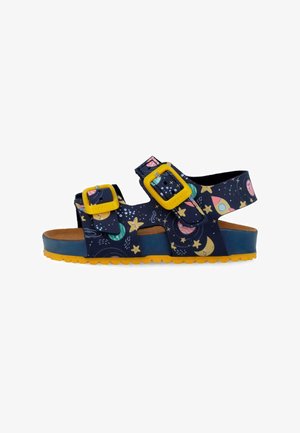 Sandalo per bambino blu navy con stampa a tema spaziale, due fibbie gialle, suola blu e battistrada giallo.