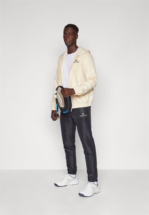 Tenue Sergio Tacchini McEnroe #4 - Survêtement, Chemise, Short, Chaussettes, Bandeau, Neuf