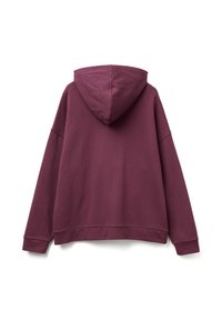 Sweatshirt à capuche oversize de couleur bordeaux profond. Texture lisse avec une taille et des poignets côtelés. Présente un logo en bas à gauche.