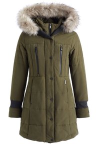 Olivgrön puffjacka med foder i päls, dragkedjefickor på bröstet, knäppning och ribbade ärmslut. Texturerad tyg med sömdekor.