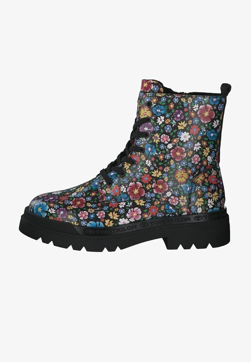 Botte de combat noire avec motif floral multicolore, lacets noirs, semelle épaisse à crampons et languette à l'arrière.