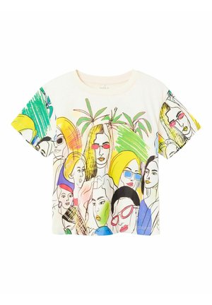 T-shirt en coton avec un design graphique coloré représentant des visages diversifiés avec des coiffures et des accessoires variés, sur fond clair.