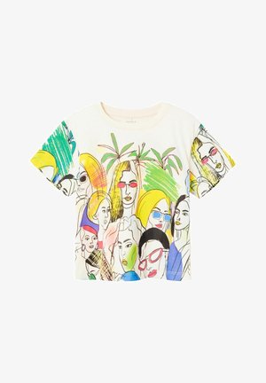 T-shirt en coton avec un design graphique coloré représentant des visages diversifiés avec des coiffures et des accessoires variés, sur fond clair.