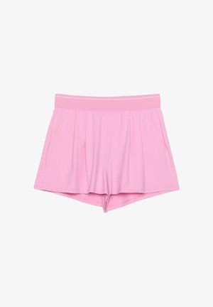 Shorts décontractés rose taille haute avec poches latérales et un design légèrement plissé, posés à plat sur un fond blanc.