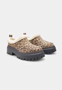 Bata Zapatos sin cordones - animalier