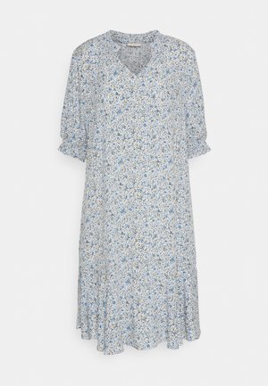 Blumenkleid mit V-Ausschnitt, kurzen puffäbigen Ärmeln und ausgestelltem Saum. Hergestellt aus leichtem Stoff und mit blauen Blumenmustern auf weißem Hintergrund.