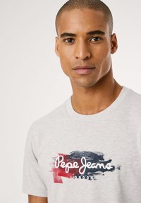 Pepe Jeans TREY TEE - Apdrukāts T-krekls - light grey marl