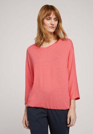 BATWING - Svetr - strong peach melange