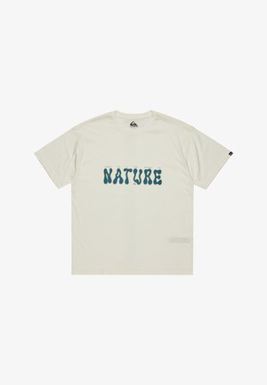 Maglietta in cotone color crema con maniche corte, caratterizzata da una grafica testuale ondulata blu con la scritta "NATURE" e un piccolo logo sulla manica sinistra.