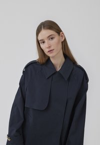 Modström CLARA JACKET - Puspaltis - midnight blue