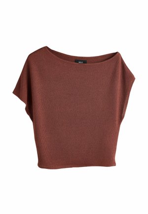 Brązowa krótka koszulka dzianinowa z szerokim dekoltem w łódkę i luźnym krojem, z napisem "NEXT" na kołnierzu.