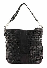 Borsa a spalla in pelle nera con texture intrecciata, chiusura con zip e una tracolla decorata con un accento in metallo argentato.