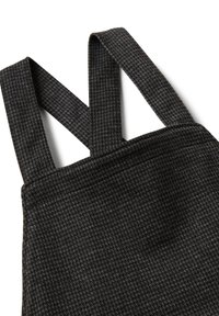 Gros plan sur un tissu texturé gris fonc�é avec deux larges bandoulières à motif pied-de-poule, faisant probablement partie d'un sac ou d'un vêtement.