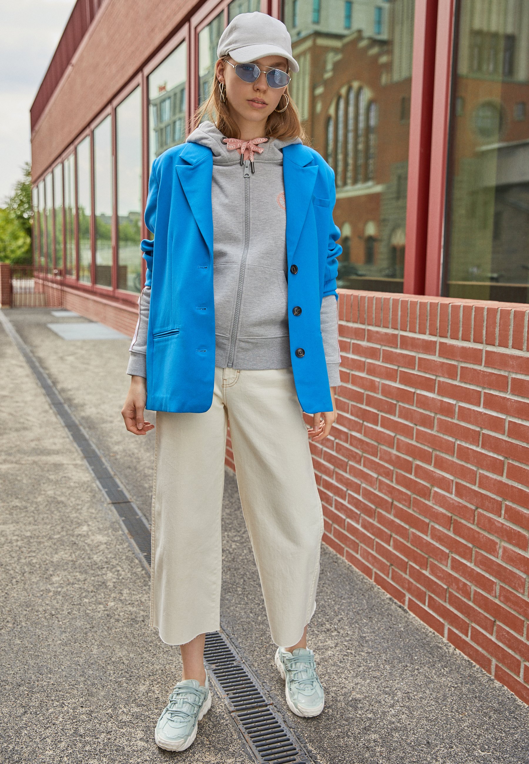 Women BASIC - Zip-up sweatshirt Women BASIC - Zip-up sweatshirt