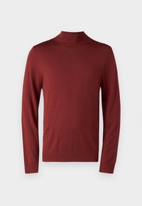 Pull à col roulé rouge, en tissu doux, avec des manches longues, un col côtelé et une surface lisse et sans texture.