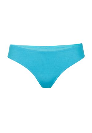 Biancheria intima stile bikini blu senza cuciture, con una texture liscia, progettata per una vestibilità comoda su uno sfondo bianco.