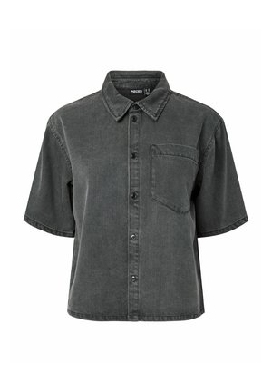 Cămașă neagră cu mâneci scurte și nasturi, cu guler și un buzunar pe piept, realizată din țesătură denim spălată.