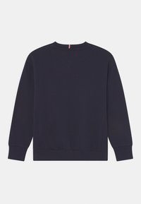 Navyblå sweatshirt med rund halsringning, ribbade muddar och fåll. Har en liten röd och vit detalj vid bakre halsringningen.