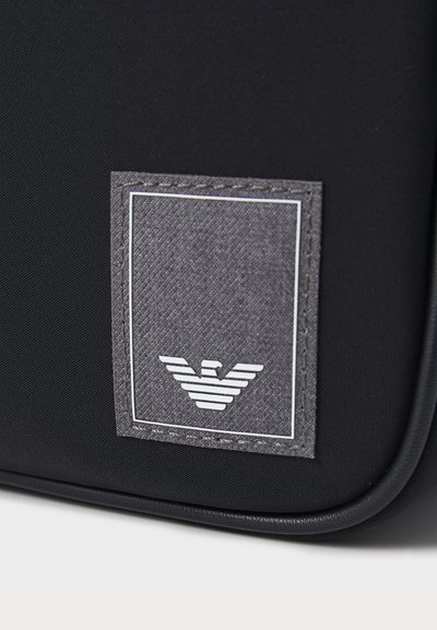 Emporio Armani Kosmetiktasche - black