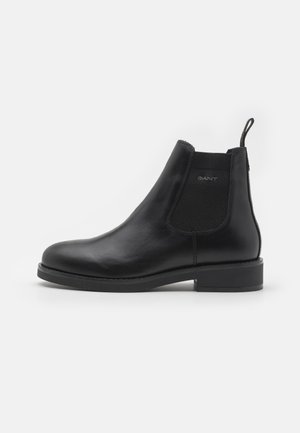 Black leather Chelsea boot with elastic side panels, rounded toe, and pull tab. Features a low block heel and smooth texture. GANT logo visible.