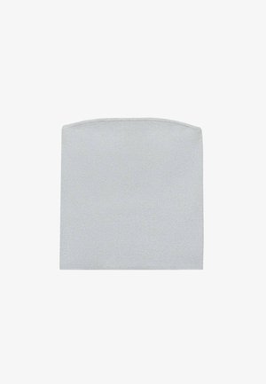 Beanie in cotone grigio con una texture liscia, corona arrotondata e leggera lucentezza; design semplice senza ulteriori motivi o decorazioni.