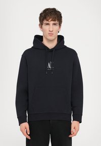 Navyblaue Kapuzenpullover aus Baumwollmischung, mit einer Fronttasche, gerippten Bündchen und einem Logo-Druck auf der Brust.