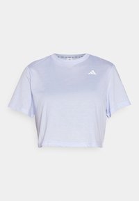 Camiseta corta de color lila hecha de una tela suave, con mangas cortas y un escote redondo; presenta un pequeño logo blanco en el pecho.