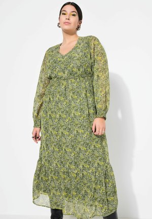 Groene bloemenmaxi-jurk met lange doorzichtige mouwen en een V-hals. Kenmerkend is de verzamelde taille en de gelaagde zoom met gele en witte accenten.