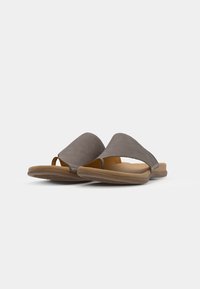 Sandali scivolati in pelle grigia con una texture liscia, design aperto sulla punta e suola in gomma flessibile per comfort e facilità d'uso.