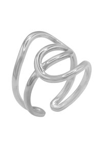 Anello d'argento caratterizzato da tre bande intrecciate con forme e spessori variabili, che presenta una superficie liscia e lucida e un design contemporaneo.