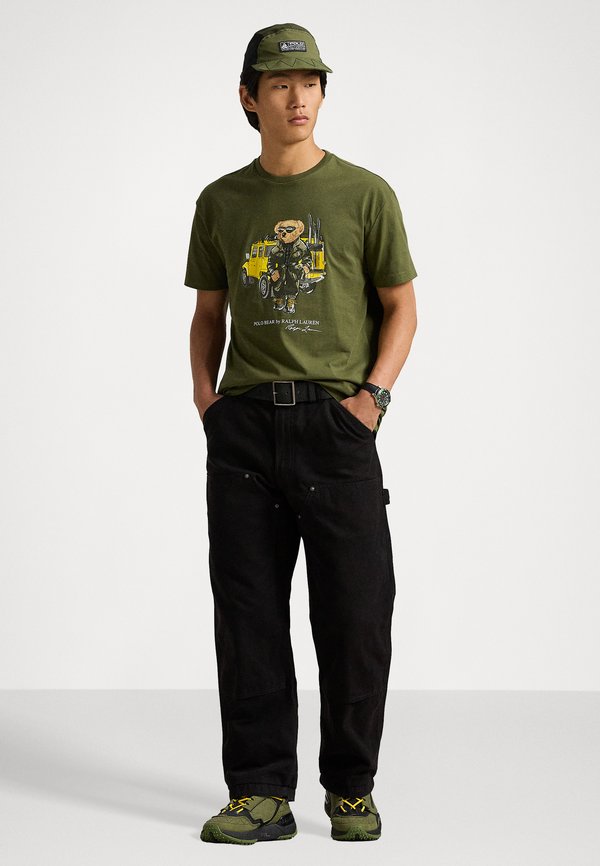 CLASSIC FIT POLO BEAR JERSEY T SHIRT - Print T-shirt - new olive defender bear3