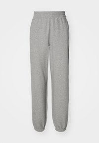 Grå sweatpants i en mjuk bomullsblandning. Har ett elastiskt midjeband och muddar vid anklarna för en bekväm passform. Inga fickor.
